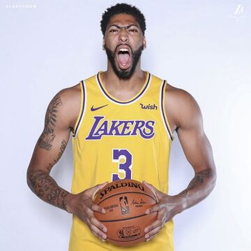 Anthony Davis in a Lakers jersey